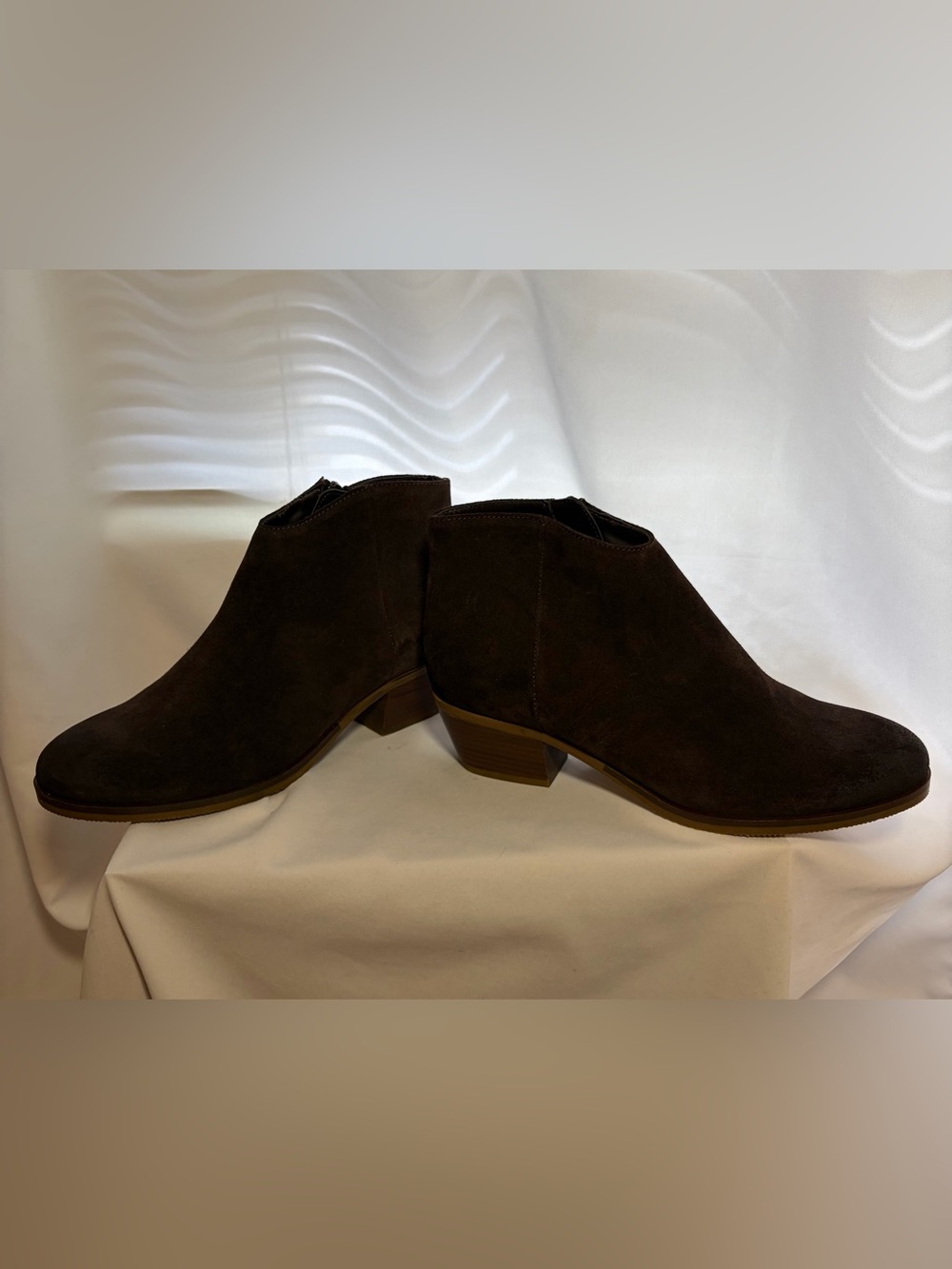 NWT CLARKS Mila Myth Brown Suede Ankle Boots size 9